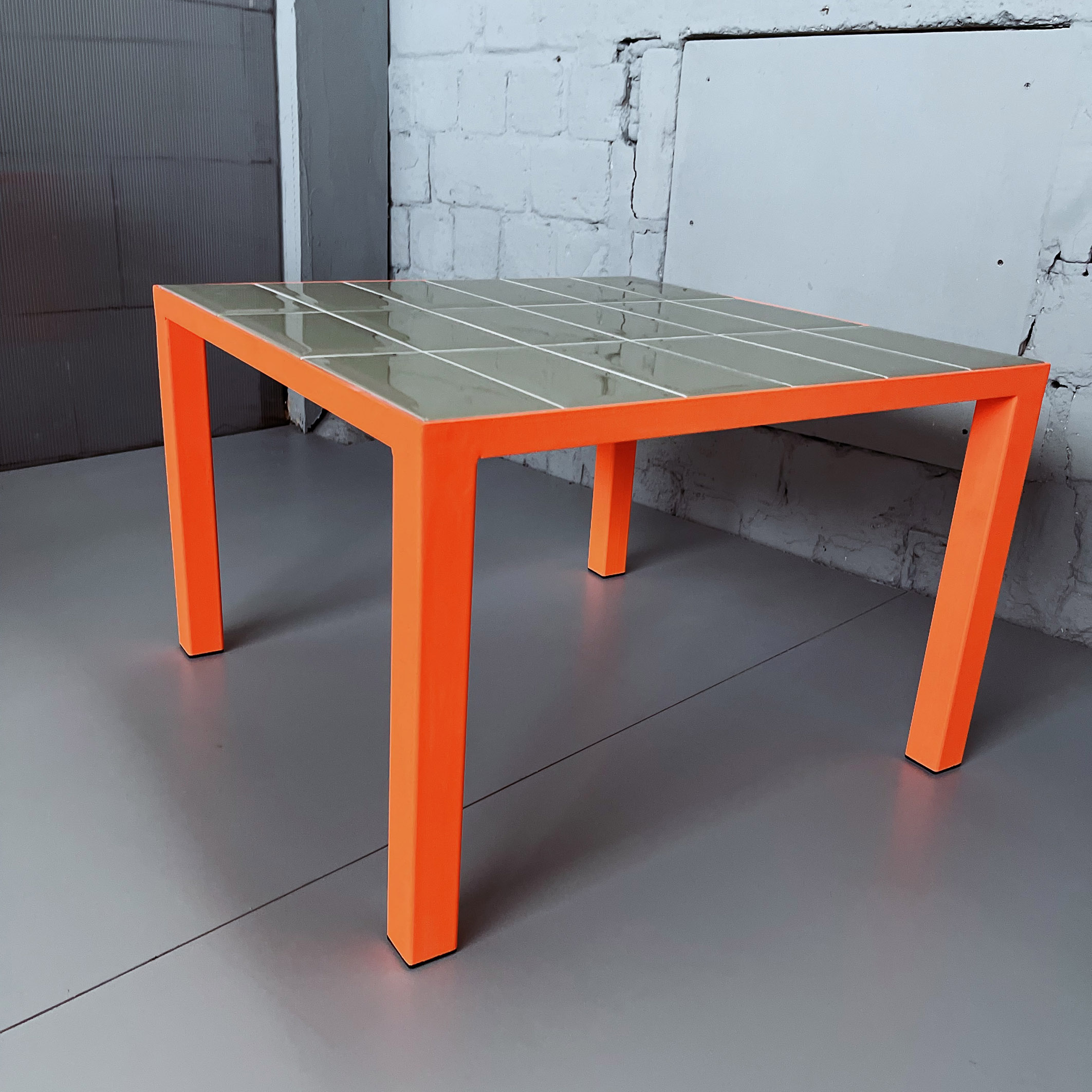 Design Fliesentisch handgefertigt orange 61x61x40cm